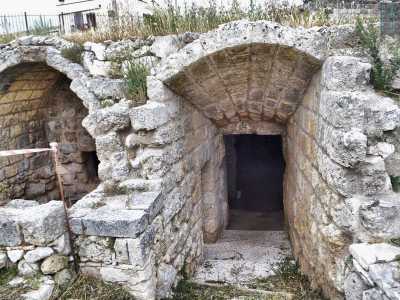 Torniamo quindi nell'atrio principale dove oltre ad avvistare un'altra grotta per cavalli... 